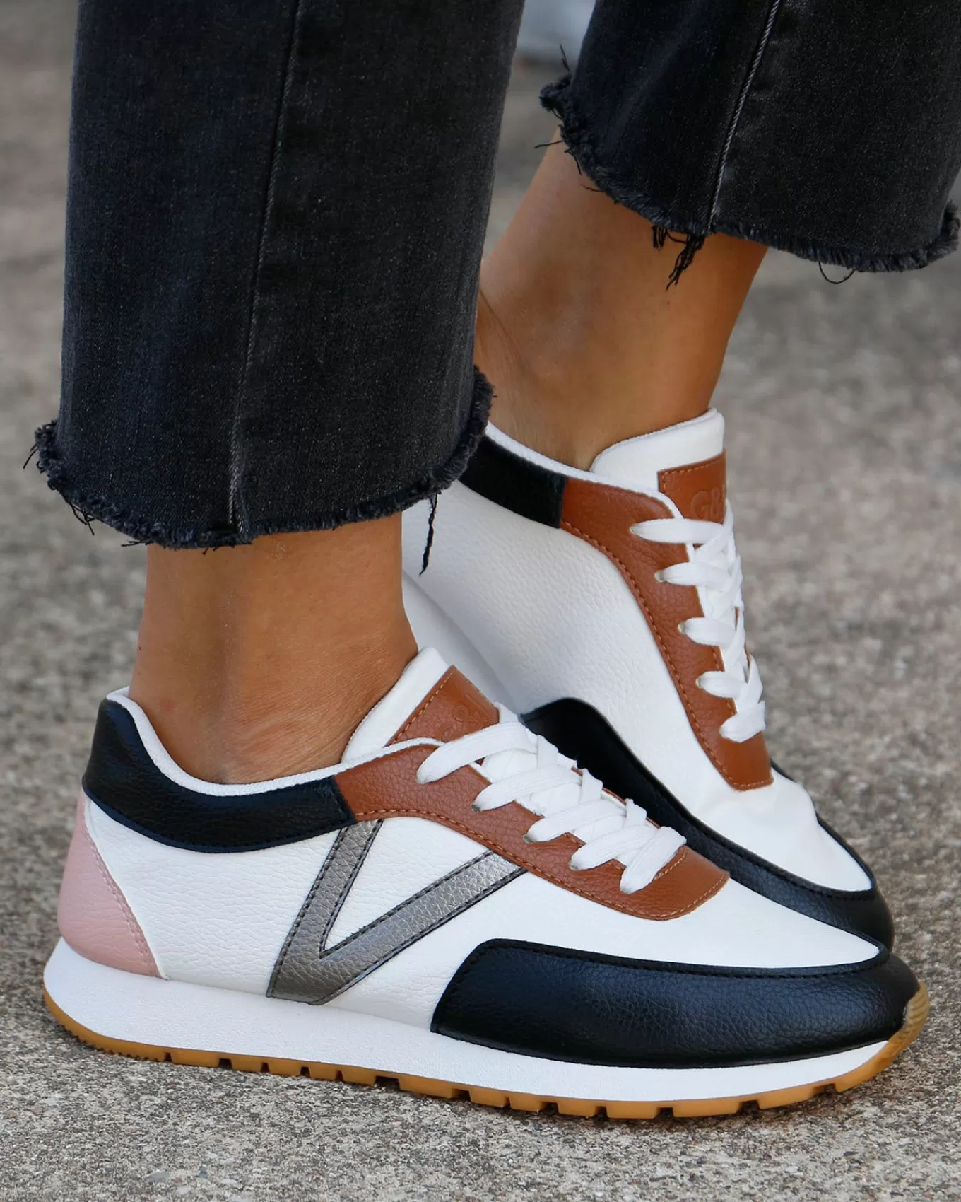 Best Sale Street Sneakers Shoes + Sandals
